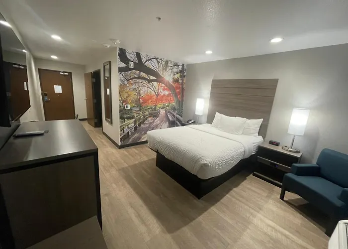 Clarion Pointe