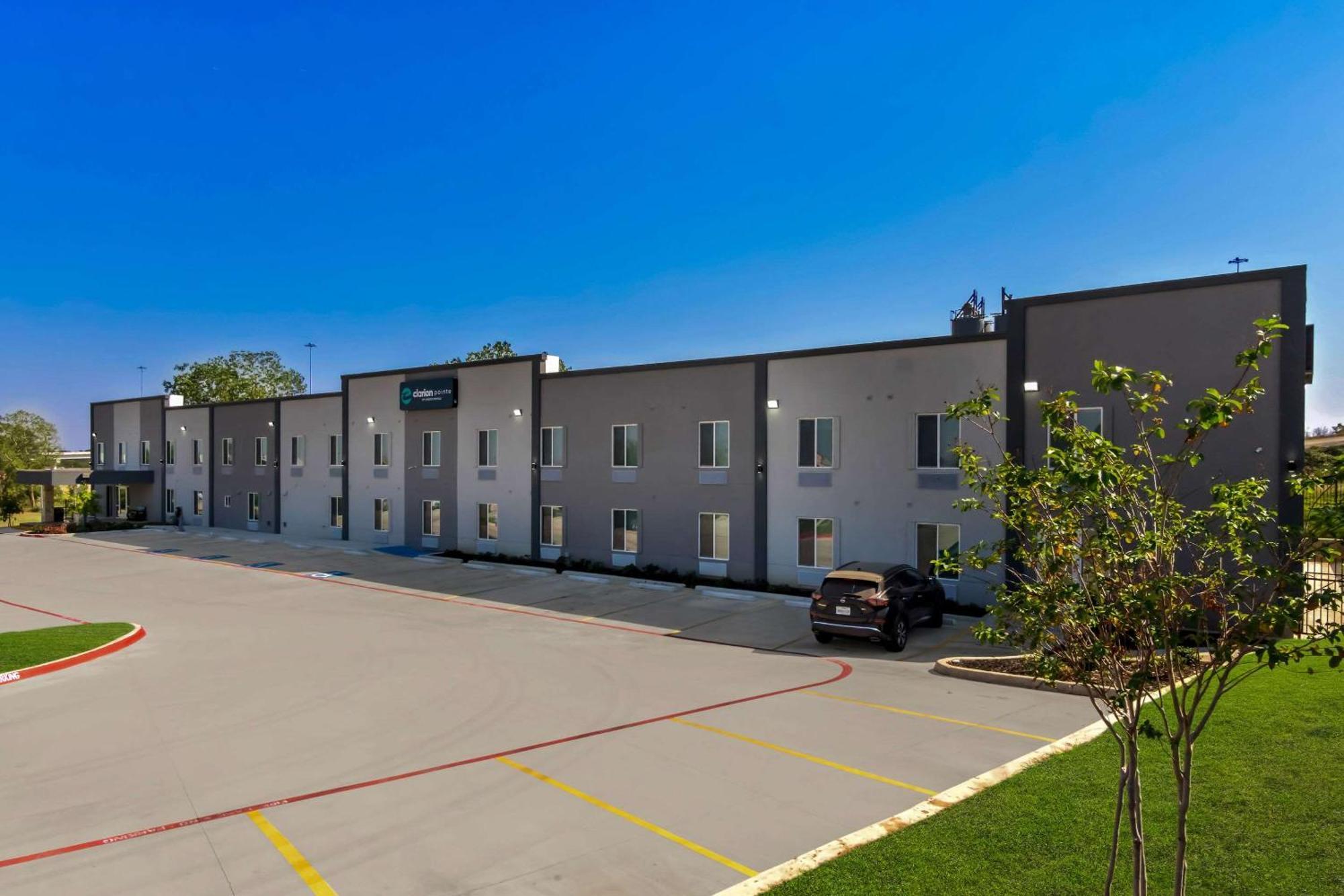 Clarion Pointe Hotel Fort Worth