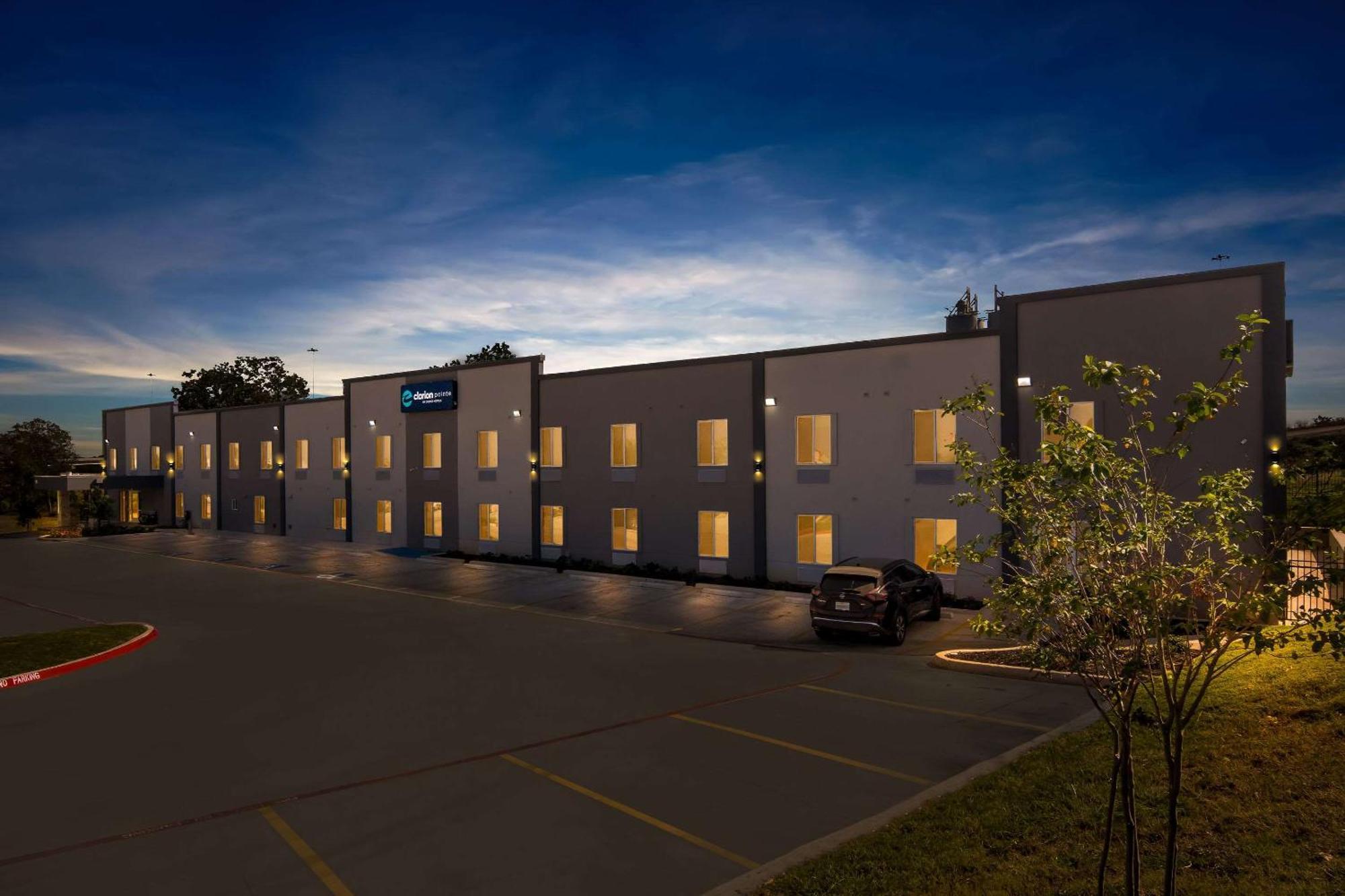 Clarion Pointe Hotel