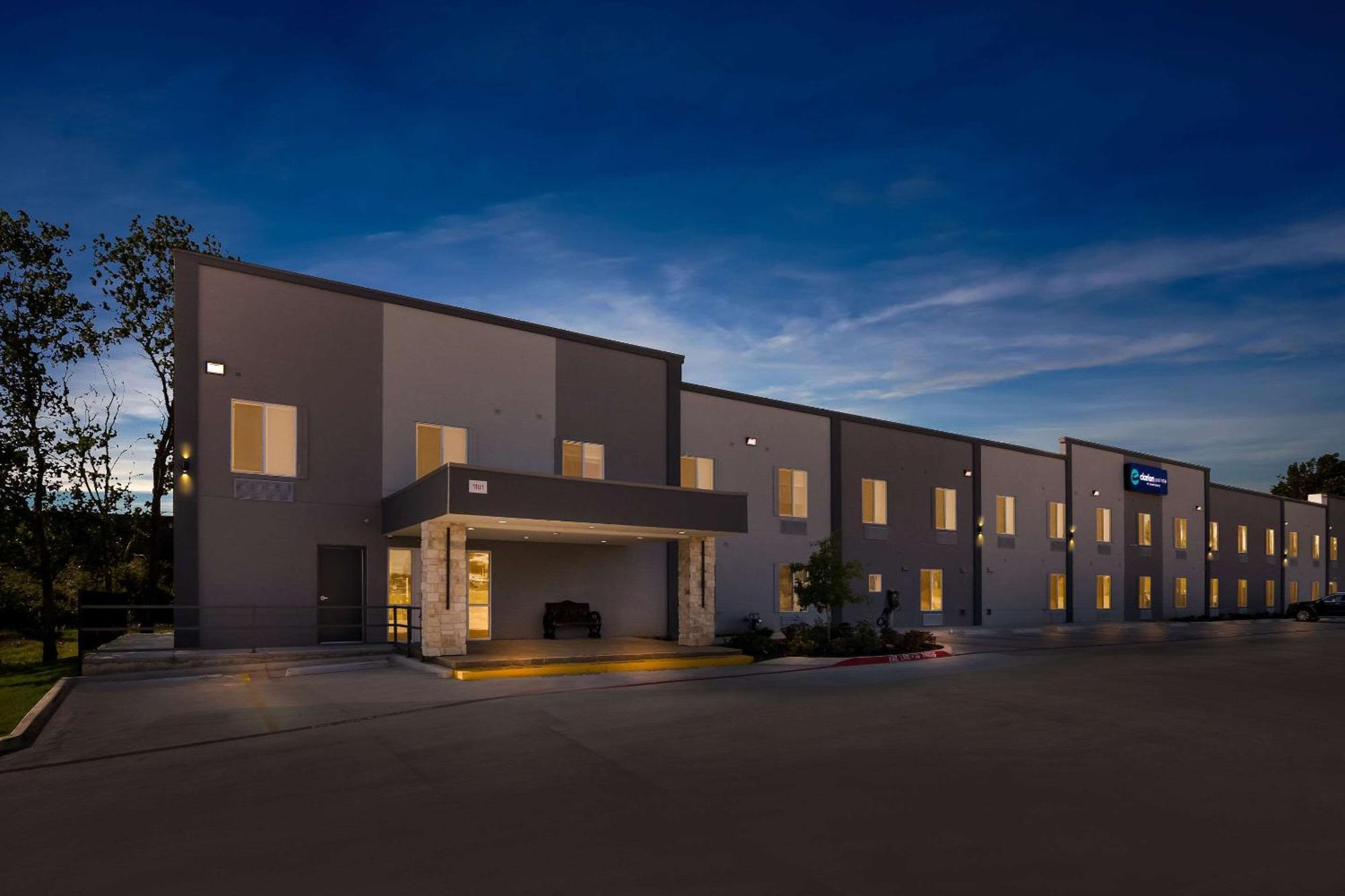 Clarion Pointe Hotel Fort Worth