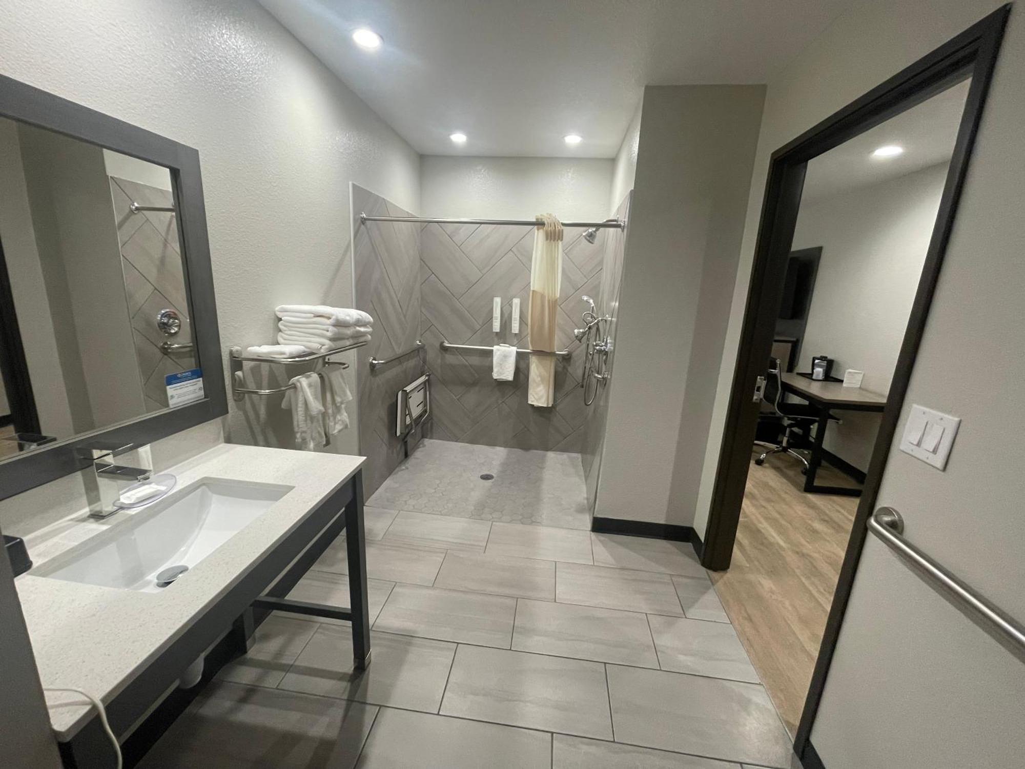 Hotel Clarion Pointe