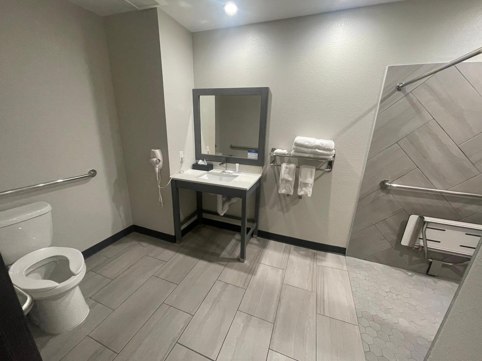 Clarion Pointe Hotel Fort Worth