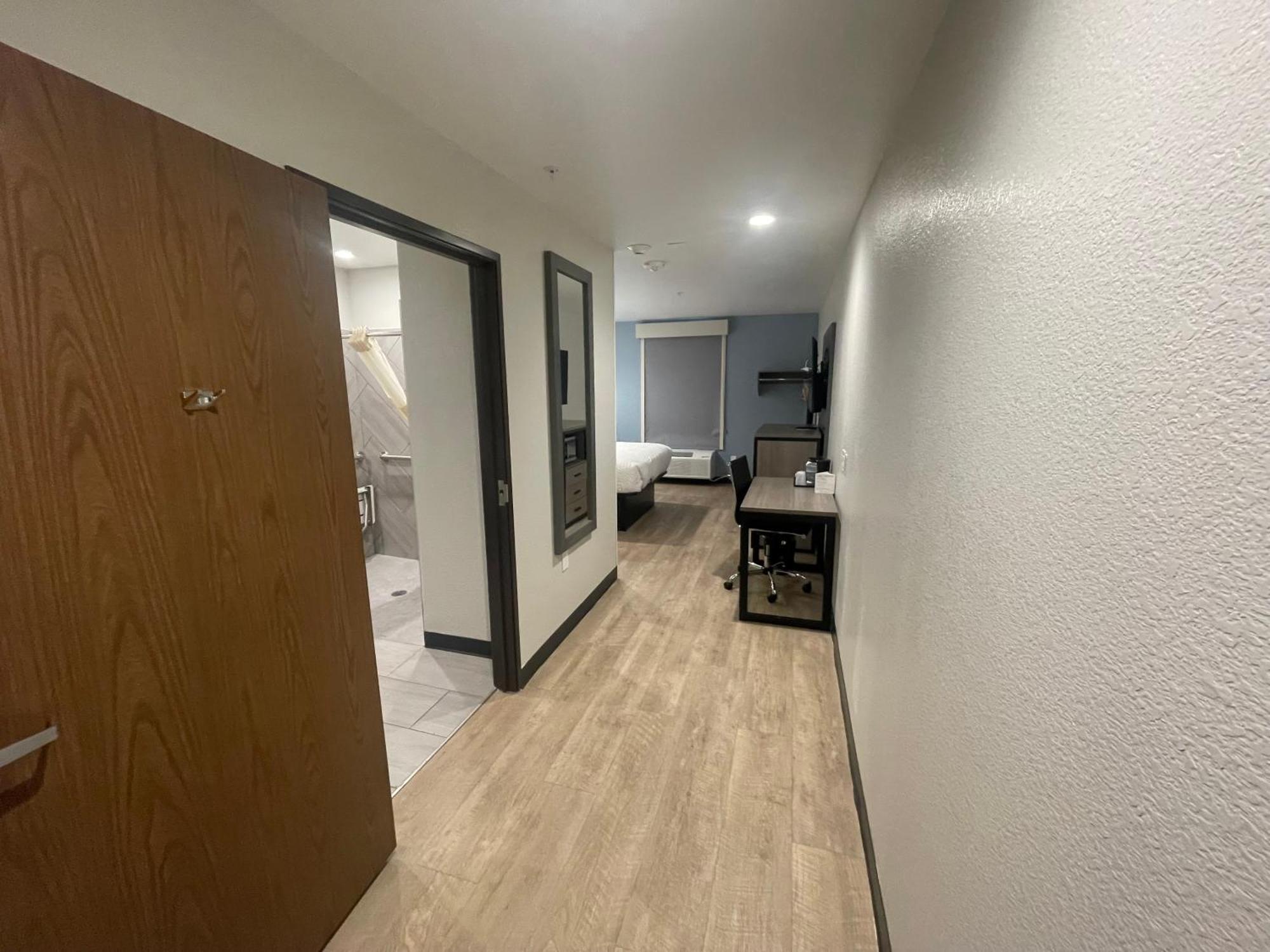Clarion Pointe Fort Worth