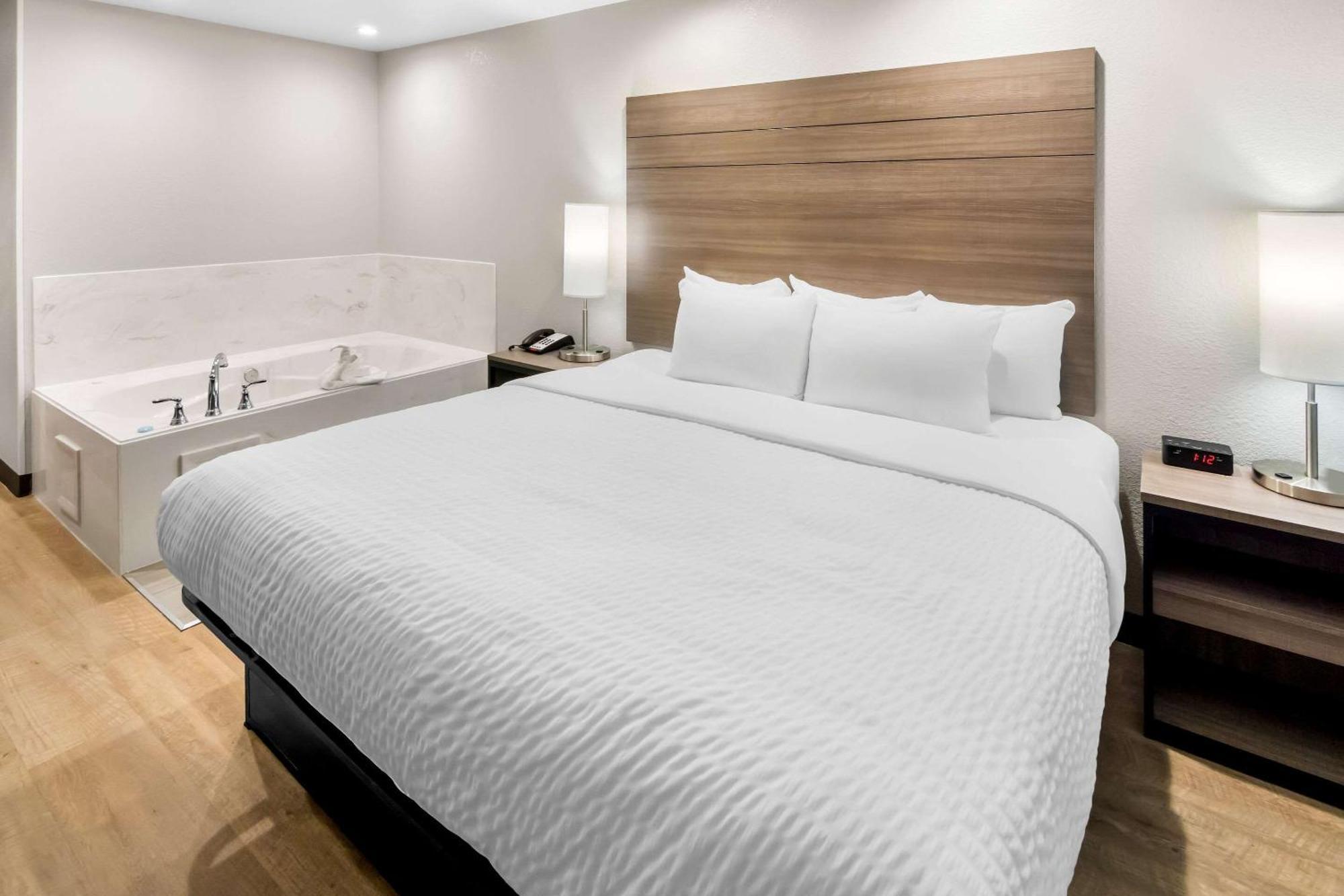 Hotel Clarion Pointe