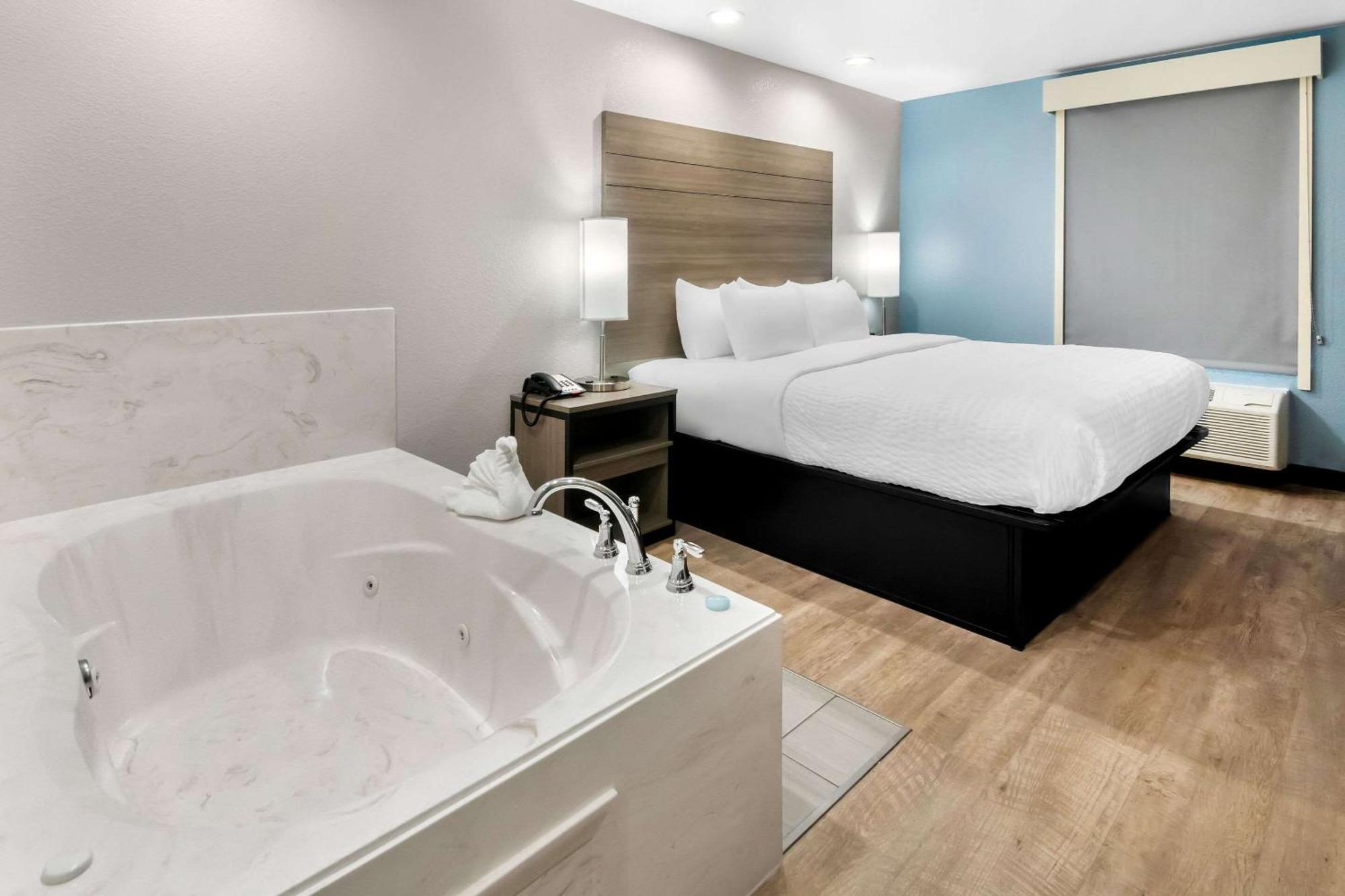 Hotel Clarion Pointe *